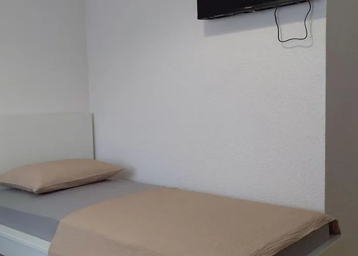 Mit Garten By Interhome Apartman Split